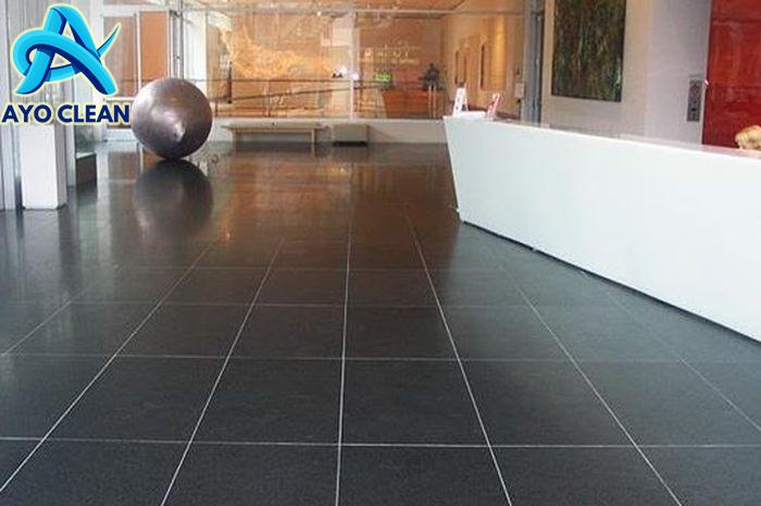 Cara membuat acian lantai hitam