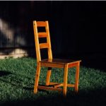 8 Tips Merawat Kursi dan Meja Kayu yang Tepat