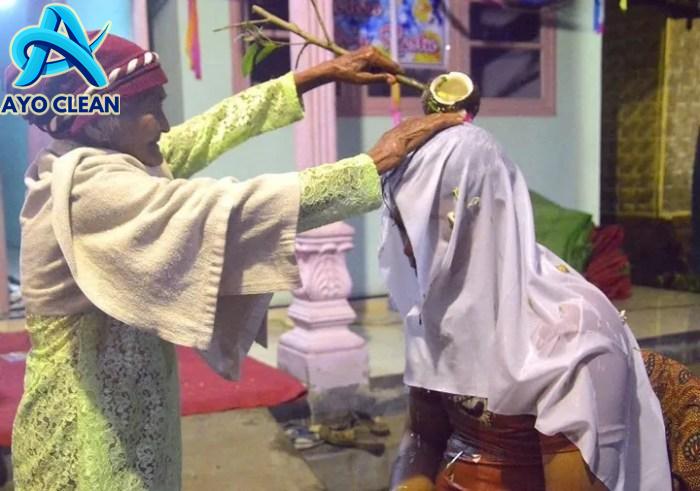 Cara buang sial kejatuhan cicak di kepala