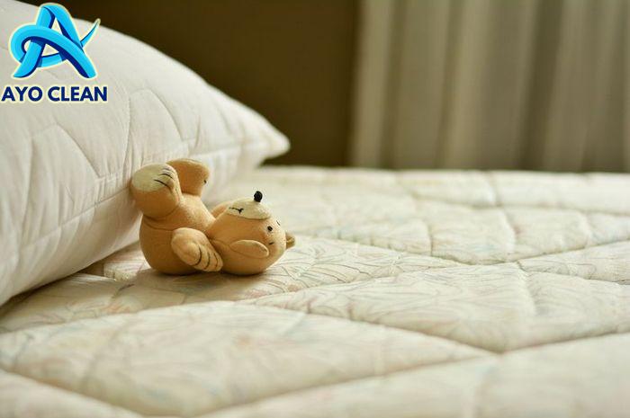 Cara menghilangkan bau apek pada kasur spring bed