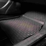 Cara menghilangkan bau karet karpet mobil