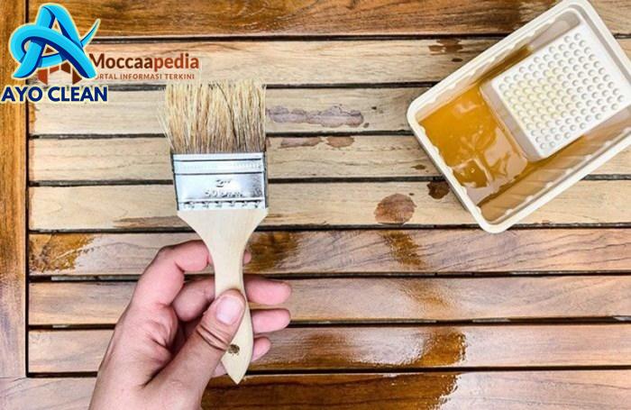 Perbaikan kursi kayu busa