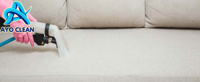 Cara membersihkan sofa dari kain yang kena cat