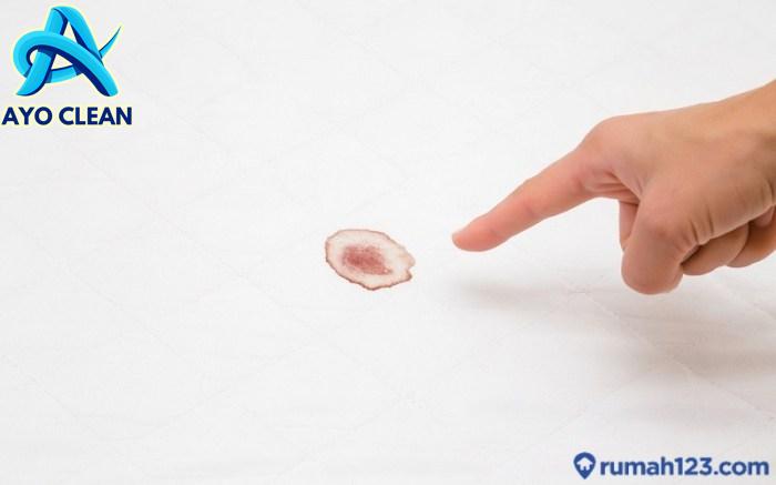 5 Cara Membersihkan Darah Haid yang Tembus dan Membekas di Kasur