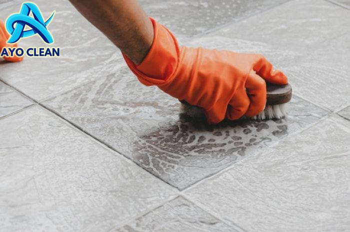 Lantai Licin Bikin Kepeleset, Biar Ubin Kamar Mandi Bisa Kesat Mending ...