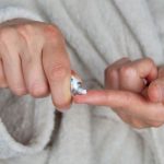 5 Cara Mengatasi Mata Bengkak Digigit Serangga, Mudah