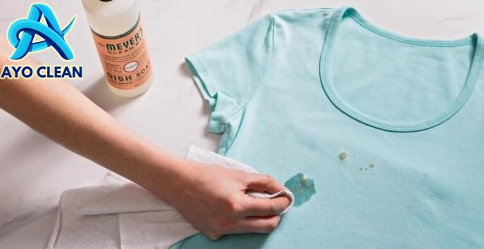 10 Cara Menghilangkan Noda di Baju Berwarna