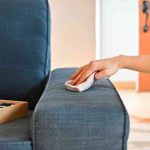 Cara membersihkan kursi sofa bahan sintetis