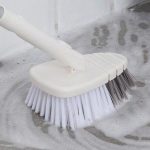 7 Cara Mengatasi Lantai Kamar Mandi Licin, Manfaatkan Larutan Garam ...