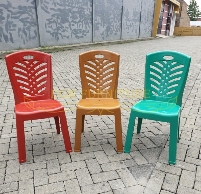 Cara Membersihkan Kursi Plastik yang Kotor dan Kusam, Cuma Disikat ...