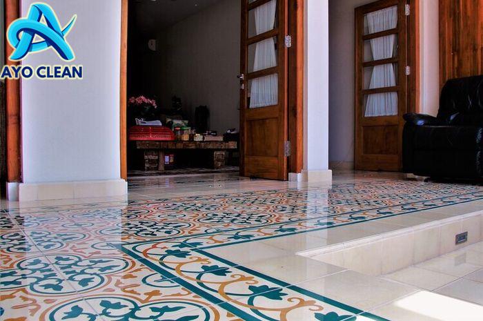 Cara Ampuh Membersihkan Lantai Tegel Kusam Kembali Mengkilap, Tak Butuh ...