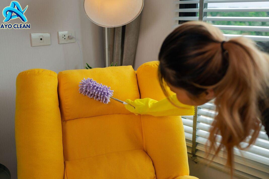 Remove stubborn coffee and wine stains from sofas using 3 household ...