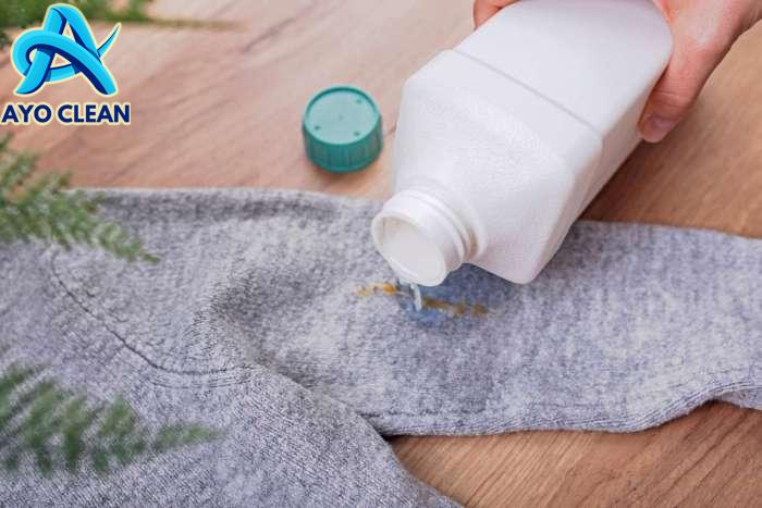 How to Remove Tree Sap Stains From Clothes