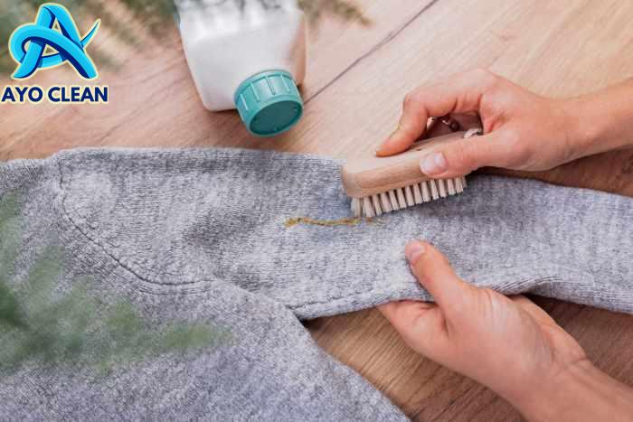 How to Remove Tree Sap Stains From Clothes