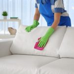 Cara membersihkan sofa putih